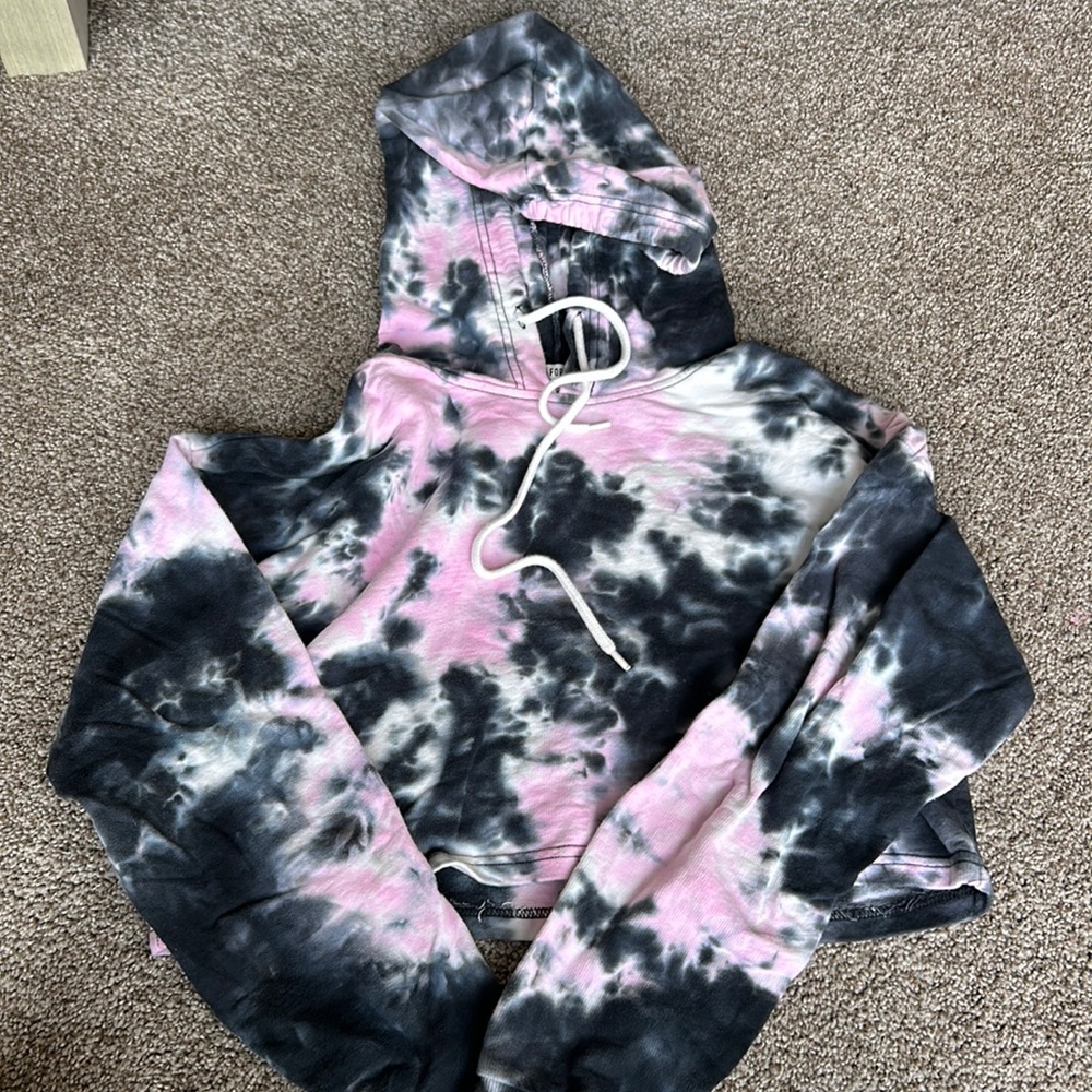 Black/pink tie die crop hoodie